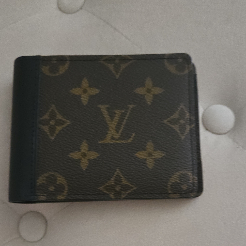 Louis Vuitton Black and Brown Key Holder